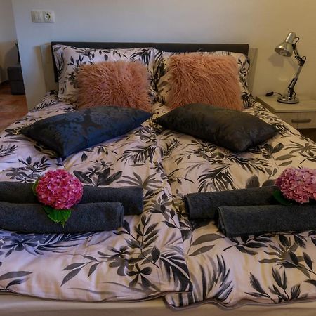 Apartment Mavrica בלד מראה חיצוני תמונה